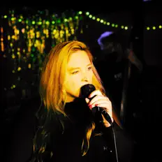 Colleen Orender: песни, клипы, биография, даты выступлений и многое другое.