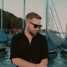 Ascolta VUSSI, guarda video musicali, leggi la biografia, vedi le date del tour & altro!