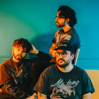 Ascolta undefined, guarda video musicali, leggi la biografia, vedi le date del tour & altro!