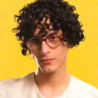 Poslechněte si interpreta undefined, sledujte hudební videa, přečtěte si životopis, podívejte se na data turné a další informace.