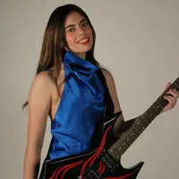 undefinedを聴いたり、ミュージックビデオを鑑賞したり、経歴やツアー日程などを確認したりしましょう！