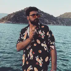 Poslechněte si interpreta Burak Boss, sledujte hudební videa, přečtěte si životopis, podívejte se na data turné a další informace.