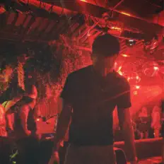 Poslechněte si interpreta Giant Joe, sledujte hudební videa, přečtěte si životopis, podívejte se na data turné a další informace.