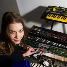 聆聽 Małgola, No、觀看音樂影片、閱讀小傳、查看巡演日期等！