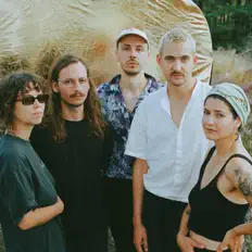 Ascolta Dunya, guarda video musicali, leggi la biografia, vedi le date del tour & altro!