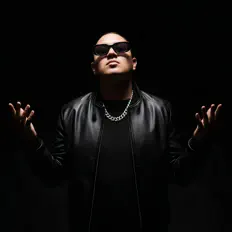 Ascolta El Dc, guarda video musicali, leggi la biografia, vedi le date del tour & altro!