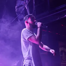 FI GAMAを聴いたり、ミュージックビデオを鑑賞したり、経歴やツアー日程などを確認したりしましょう！