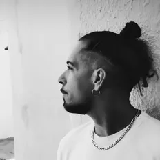 Ouve Garbin Laza, vê vídeos de música, lê a biografia, vê as datas da digressão e muito mais!