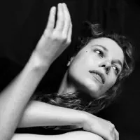 undefined dinle, müzik videolarını izle, biyografisini oku, tur tarihlerini ve daha fazlasını gör!