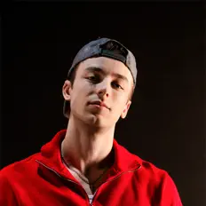 RIENDO सुनें, म्यूज़िक वीडियो देखें, बायो पढ़ें, दौरे की तारीखें और बहुत कुछ देखें!