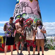 Hemwickを聴いたり、ミュージックビデオを鑑賞したり、経歴やツアー日程などを確認したりしましょう！