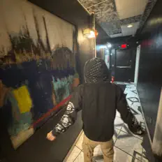 Vsantraを聴いたり、ミュージックビデオを鑑賞したり、経歴やツアー日程などを確認したりしましょう！