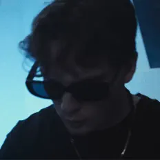 Escucha a Lares, mira videos musicales, lee su biografía, consulta las fechas de las gira y más.