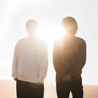 Posłuchaj wykonawcy undefined, obejrzyj teledyski, przeczytaj biografię, zobacz daty tras koncertowych i nie tylko!