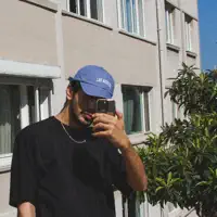 Poslechněte si interpreta undefined, sledujte hudební videa, přečtěte si životopis, podívejte se na data turné a další informace.