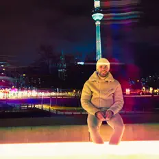 收听 It Is Lenny、观看音乐视频、阅读小传、查看巡演日期等 ！