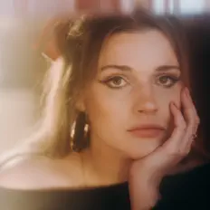 Escucha a Galine, mira videos musicales, lee su biografía, consulta las fechas de las gira y más.