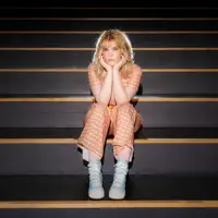 Escucha a undefined, mira videos musicales, lee su biografía, consulta las fechas de las gira y más.