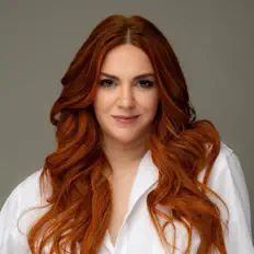 Ascolta Sarah Hester Ross, guarda video musicali, leggi la biografia, vedi le date del tour & altro!