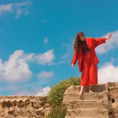 Escucha a Lady Frequency, mira videos musicales, lee su biografía, consulta las fechas de las gira y más.