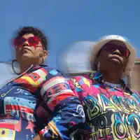 Hör dir undefined an, schau dir Musikvideos an, lies die Biografie, finde Tourdaten und mehr!