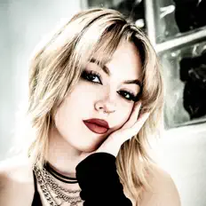 Ascolta Charlotte Dickson, guarda video musicali, leggi la biografia, vedi le date del tour & altro!