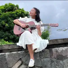 聆聽 einie、觀看音樂影片、閱讀小傳、查看巡演日期等！