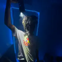 undefinedを聴いたり、ミュージックビデオを鑑賞したり、経歴やツアー日程などを確認したりしましょう！