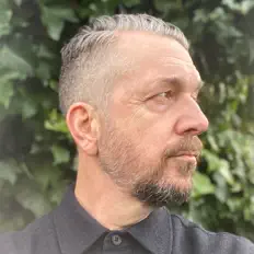 Six Four Zero Two dinle, müzik videolarını izle, biyografisini oku, tur tarihlerini ve daha fazlasını gör!