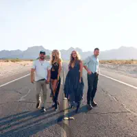 Poslechněte si interpreta undefined, sledujte hudební videa, přečtěte si životopis, podívejte se na data turné a další informace.