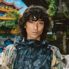 Luister naar Dyed, bekijk muziekvideo's, lees de bio, bekijk de tourdata, en meer!