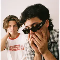 聆聽 Ray and Paul Holmberg、觀看音樂影片、閱讀小傳、查看巡演日期等！