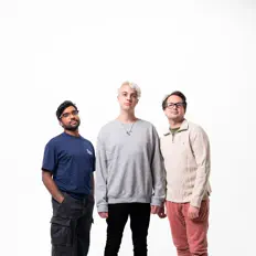 Ouve socialghosts, vê vídeos de música, lê a biografia, vê as datas da digressão e muito mais!