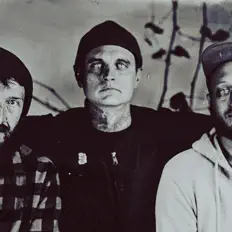 S.S. WEBを聴いたり、ミュージックビデオを鑑賞したり、経歴やツアー日程などを確認したりしましょう！