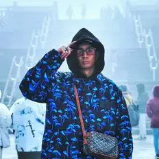 收听 Unusual Noize、观看音乐视频、阅读小传、查看巡演日期等 ！