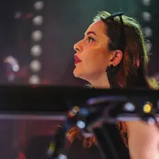 Ascolta Sain Rafí Enai, guarda video musicali, leggi la biografia, vedi le date del tour & altro!