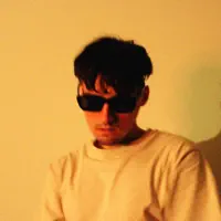 undefined dinle, müzik videolarını izle, biyografisini oku, tur tarihlerini ve daha fazlasını gör!