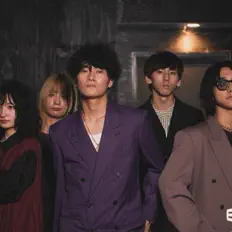 Hör dir Emanon an, schau dir Musikvideos an, lies die Biografie, finde Tourdaten und mehr!