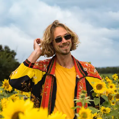 Listen to ZASKA, watch music videos, read bio, see tour dates & more!