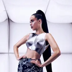 Ana Julieta सुनें, म्यूज़िक वीडियो देखें, बायो पढ़ें, दौरे की तारीखें और बहुत कुछ देखें!