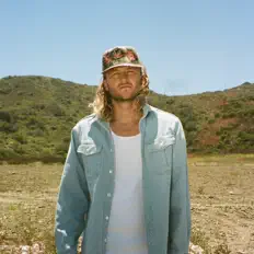 Escucha a DYLVN, mira videos musicales, lee su biografía, consulta las fechas de las gira y más.