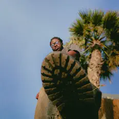 收听 Yarwood、观看音乐视频、阅读小传、查看巡演日期等 ！