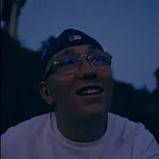 Hör dir Big Gabriel an, schau dir Musikvideos an, lies die Biografie, finde Tourdaten und mehr!