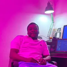 Poslechněte si interpreta Sparckle, sledujte hudební videa, přečtěte si životopis, podívejte se na data turné a další informace.