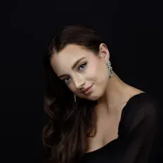 Amelia Belleを聴いたり、ミュージックビデオを鑑賞したり、経歴やツアー日程などを確認したりしましょう！