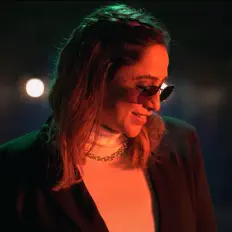 聆聽 Shilpa Joshi、觀看音樂影片、閱讀小傳、查看巡演日期等！