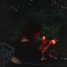 Escucha a Hannah Fae, mira vídeos musicales, lee la biografía, consulta fechas de giras y mucho más.