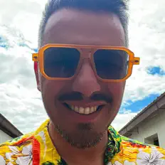 Écoutez Rovelli, regardez des vidéoclips, lisez la biographie, consultez les dates de tournée et plus encore !