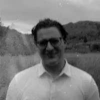 Poslechněte si interpreta undefined, sledujte hudební videa, přečtěte si životopis, podívejte se na data turné a další informace.