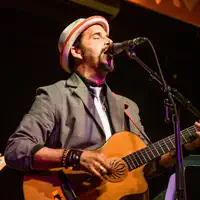 Ascolta undefined, guarda video musicali, leggi la biografia, vedi le date del tour & altro!